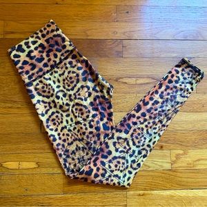 Teeki Leopard Print full length legging. Small.